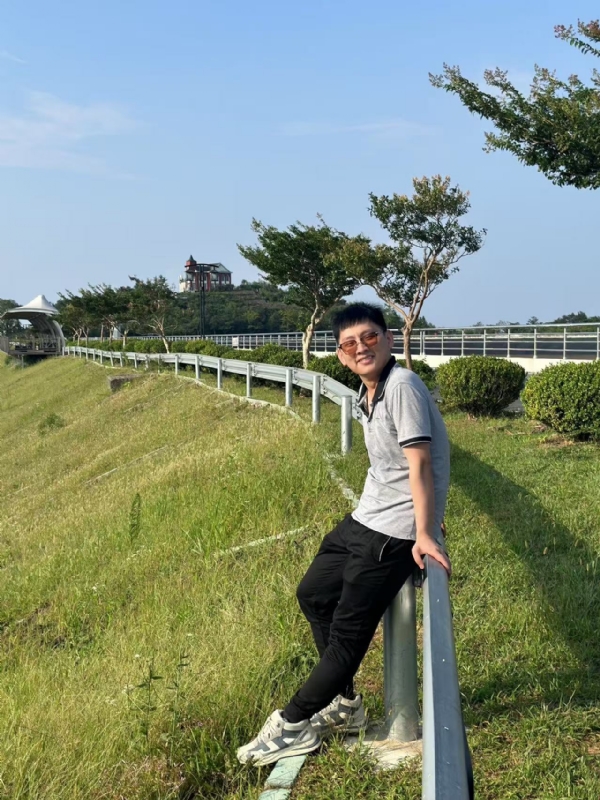悠人的第一张照片--昆山闪婚服务中心